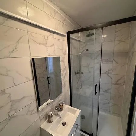 Saint Marc - 1er Etage Cours Apartamento *